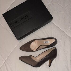 NWOT Clarks Dalhart Grove Heels brown suede/leather